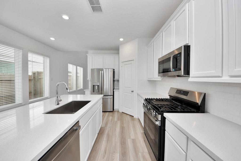 9223 Willowbank Gap Lane - Photo 15