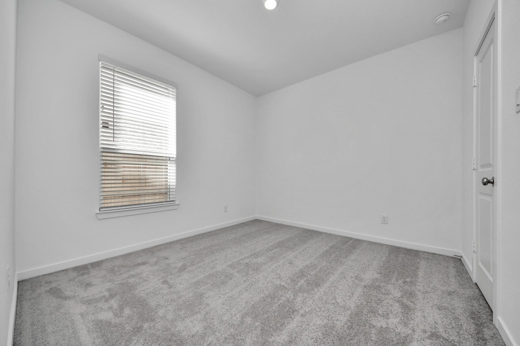 9223 Willowbank Gap Lane - Photo 6