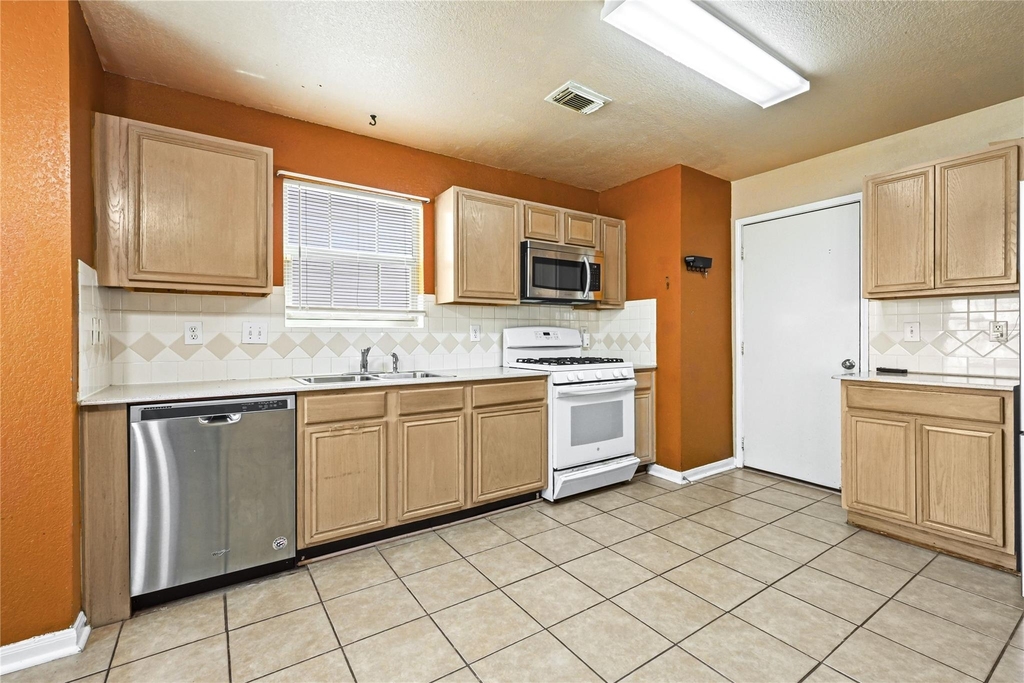 15822 Kings Cypress Lane - Photo 10