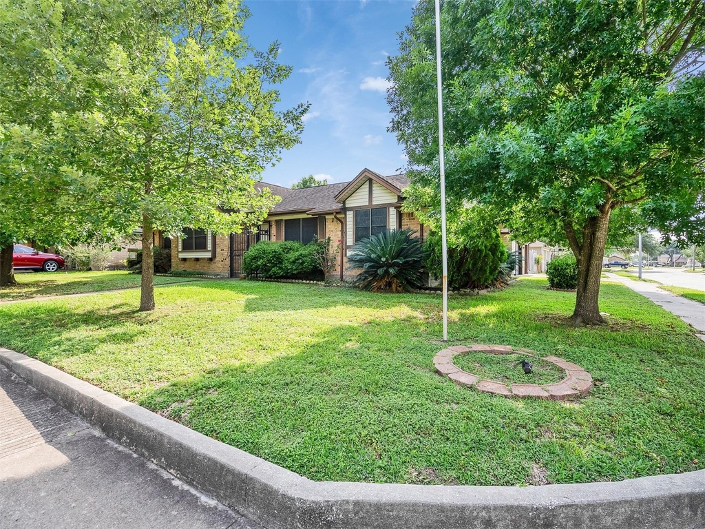 4002 Thistledown Drive - Photo 1