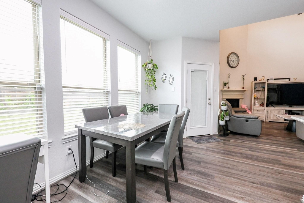 138 Sunray Creek Drive - Photo 8