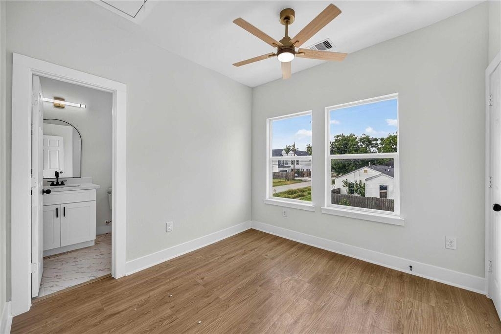 4357 Elmwood Street - Photo 9