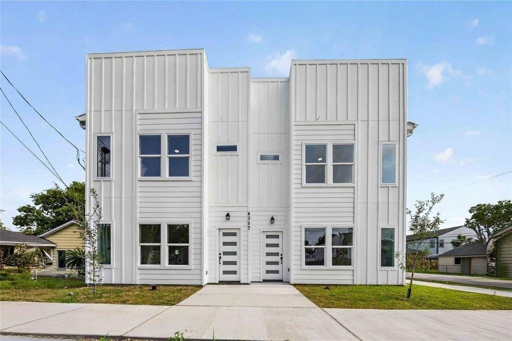4357 Elmwood Street - Photo 1