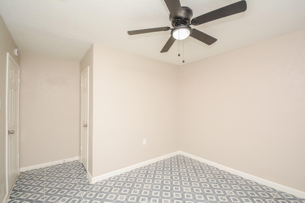 1339 Tarberry Road - Photo 15