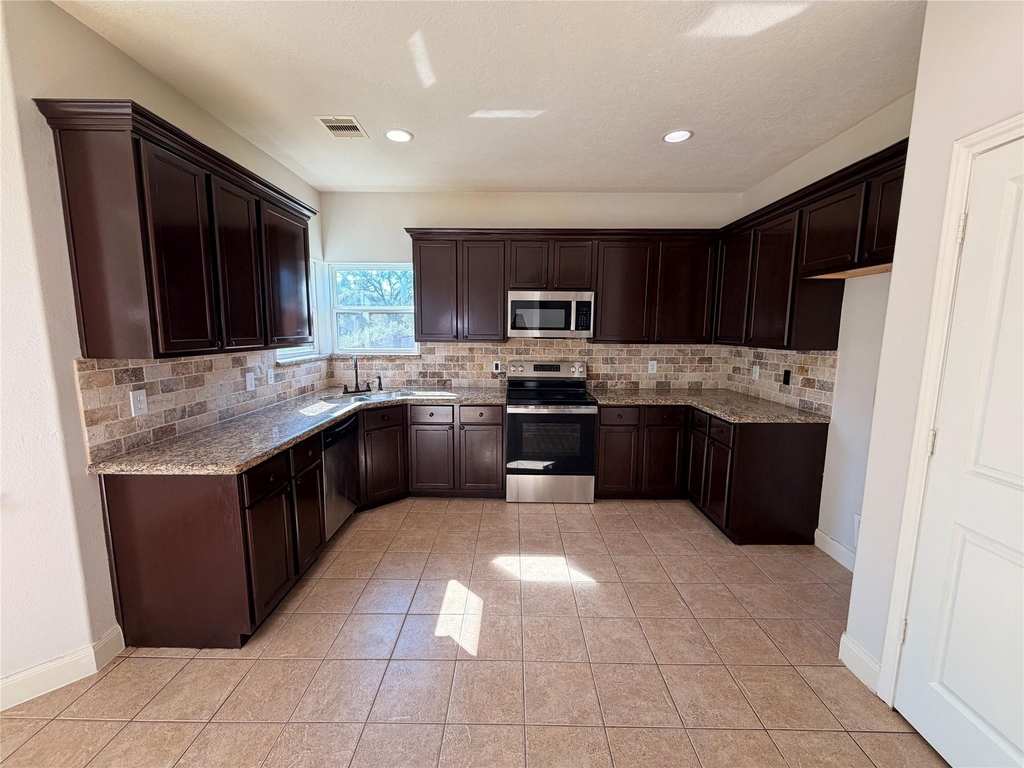 7718 Veranda Drive - Photo 3