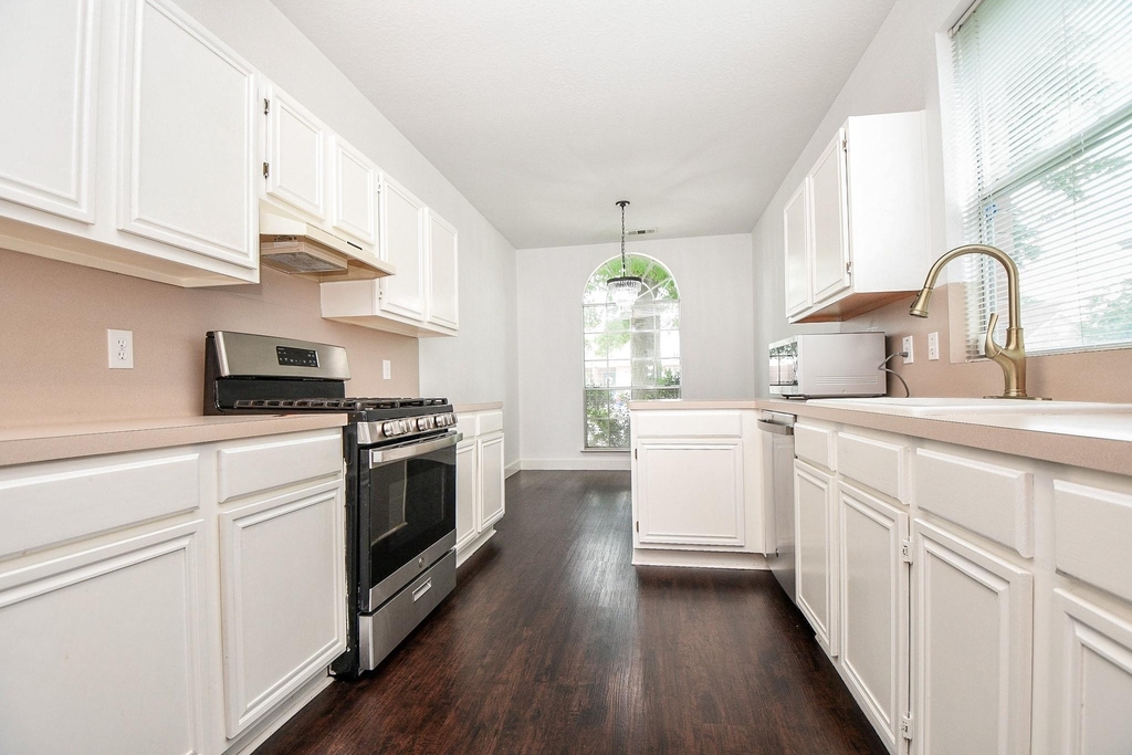 2911 Copper Cliff Drive - Photo 2