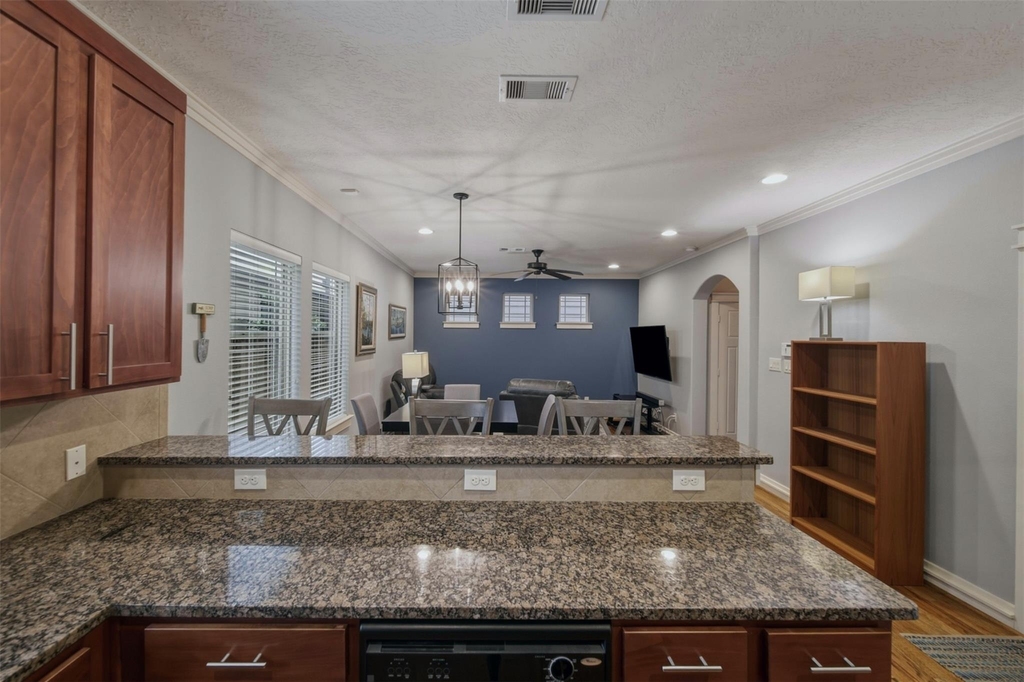 5832 Darling Street - Photo 4