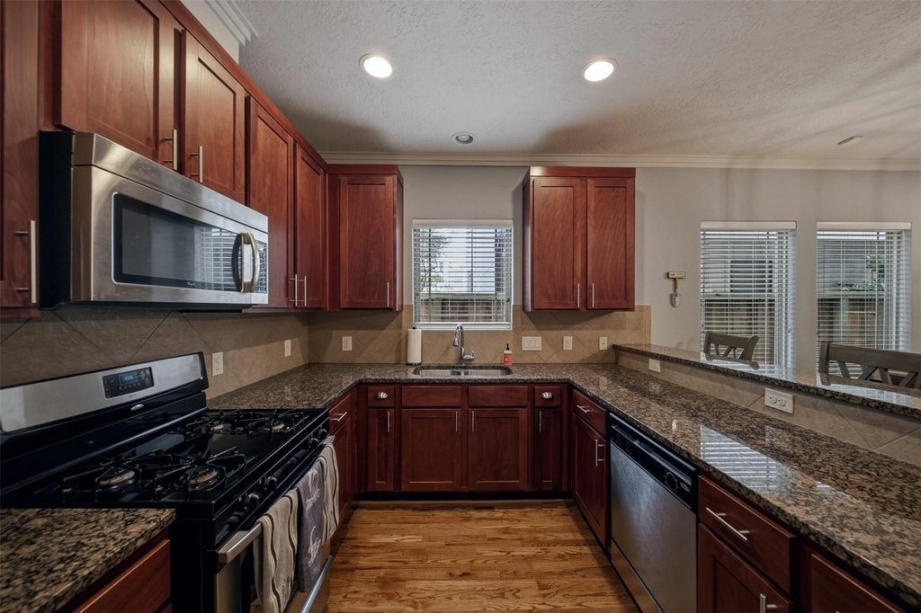 5832 Darling Street - Photo 3