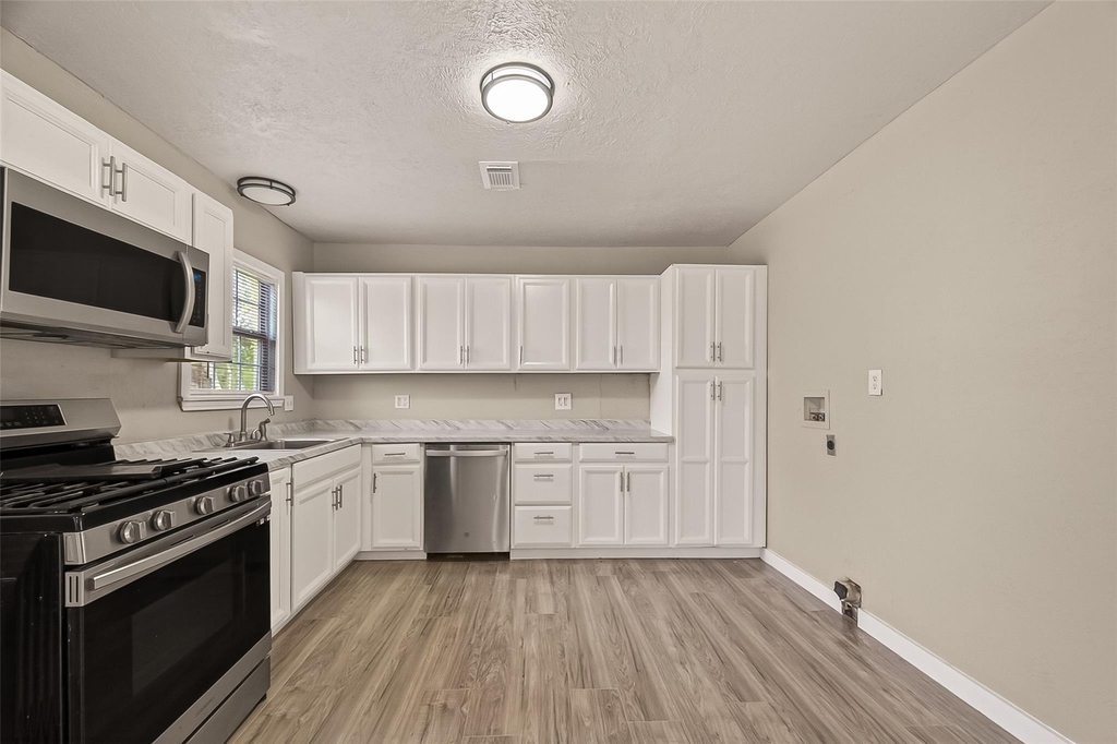 1221 Parkway Street - Photo 9