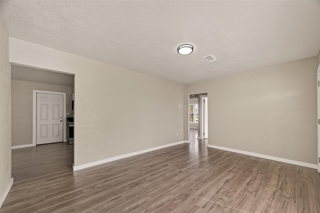1221 Parkway Street - Photo 4