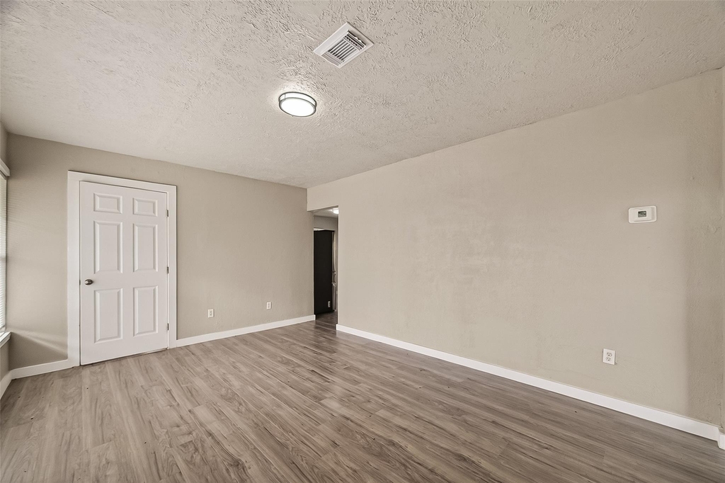 1221 Parkway Street - Photo 3