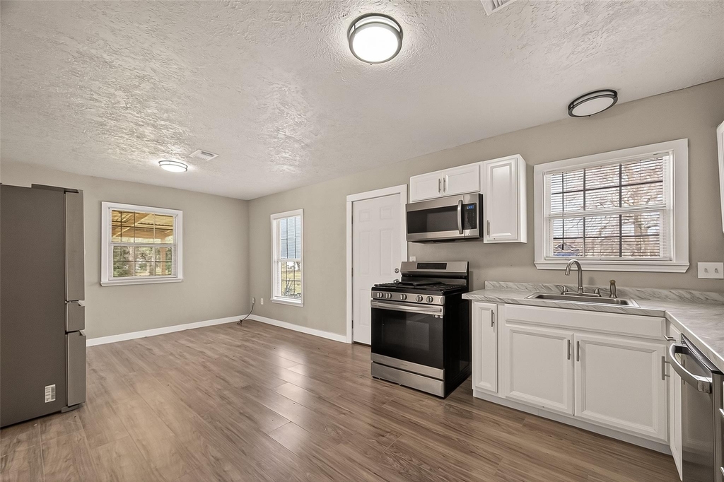 1221 Parkway Street - Photo 7