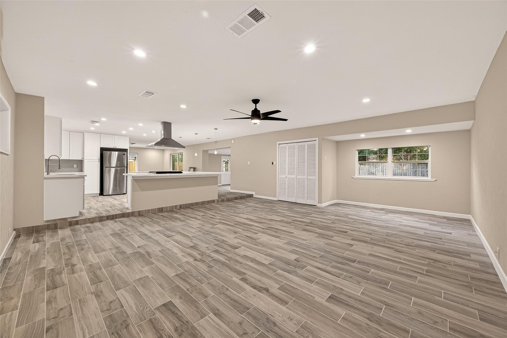 11206 Huggins Drive - Photo 2