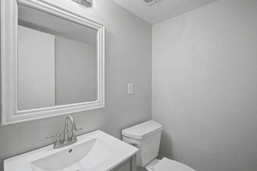 413 W Semands Avenue - Photo 6