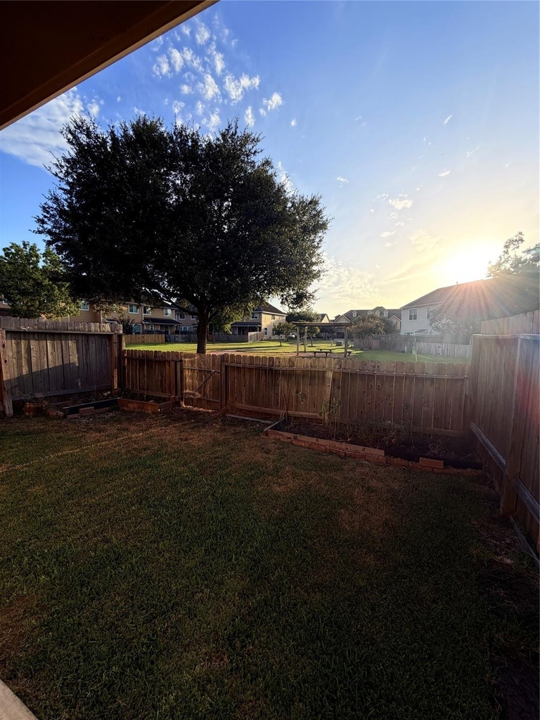 8327 Lamond Lane - Photo 15