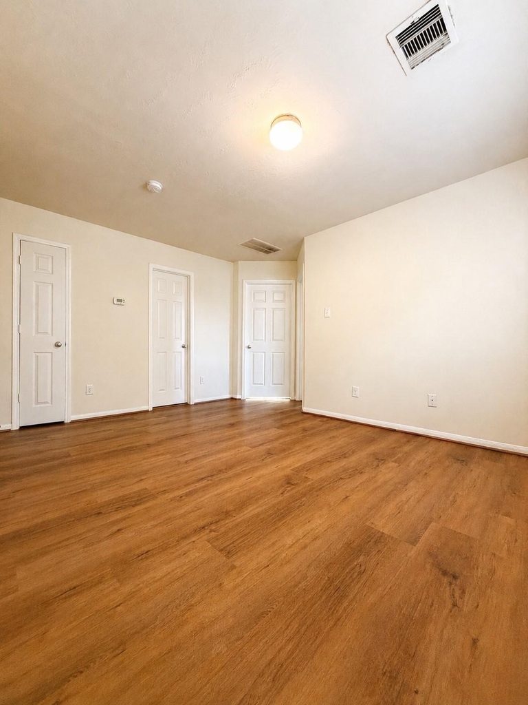 8327 Lamond Lane - Photo 4