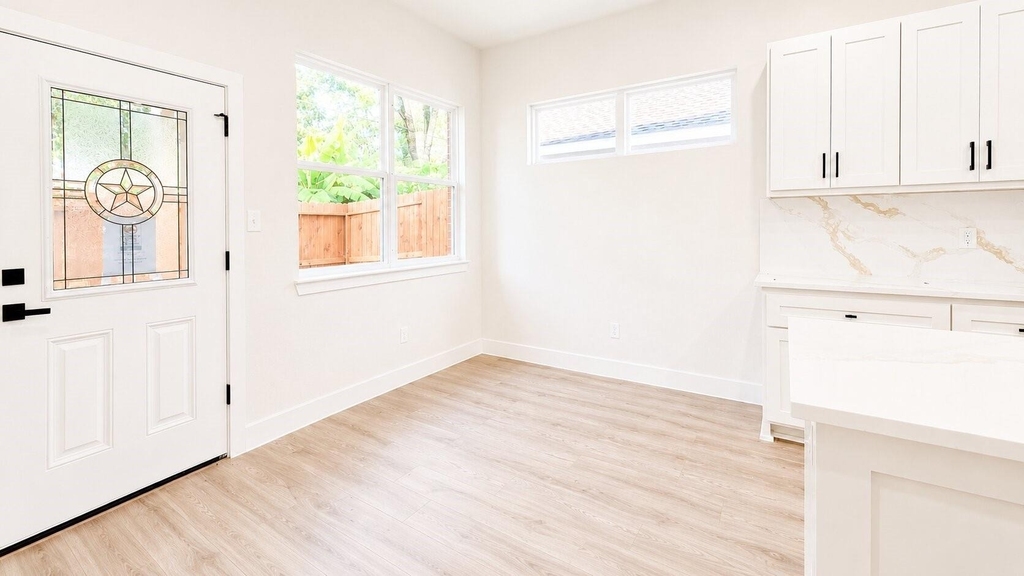 142b College Street - Photo 10