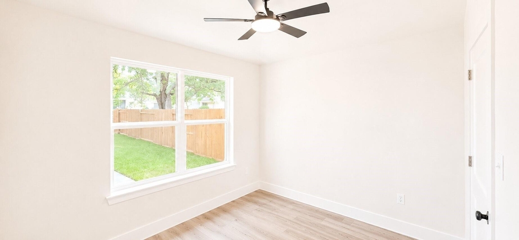142b College Street - Photo 18