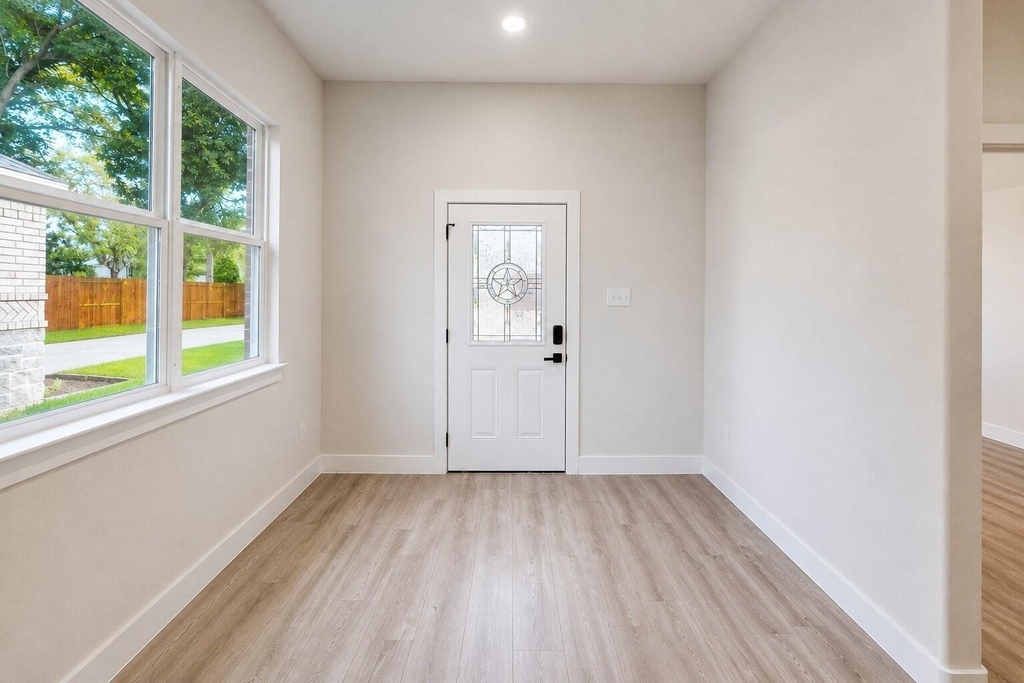142b College Street - Photo 1