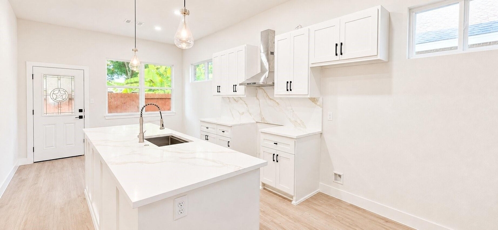 142b College Street - Photo 5