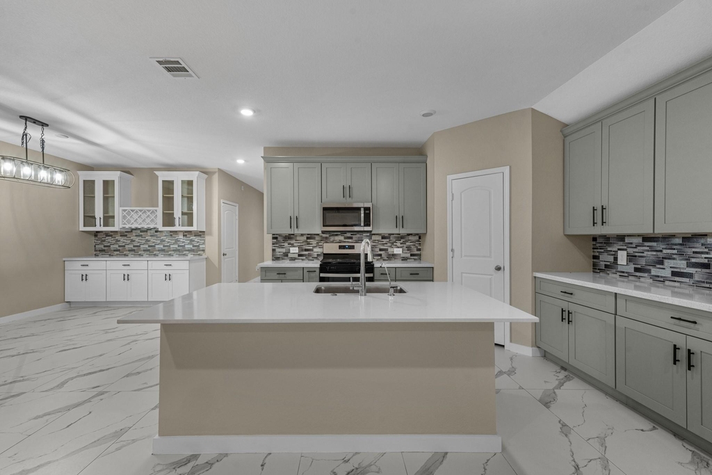 15223 Mayflower Street - Photo 1