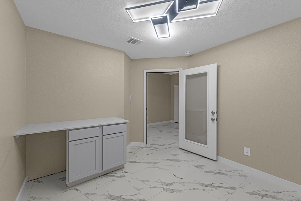 15223 Mayflower Street - Photo 18
