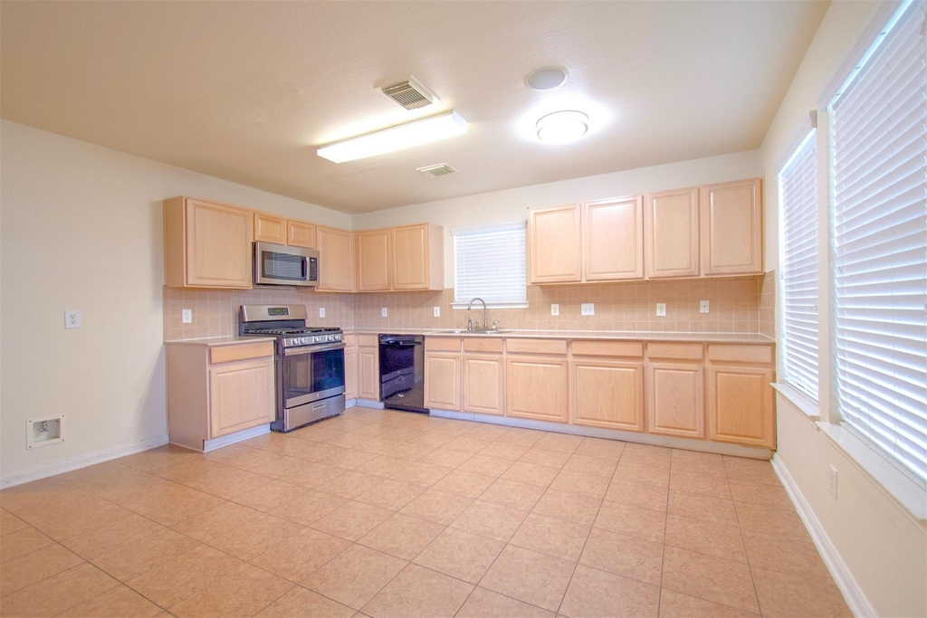 15602 Waumsley Way - Photo 13