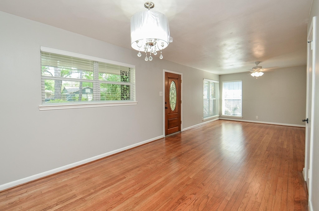 9817 Cedardale Drive - Photo 4