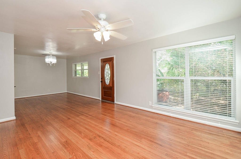 9817 Cedardale Drive - Photo 5
