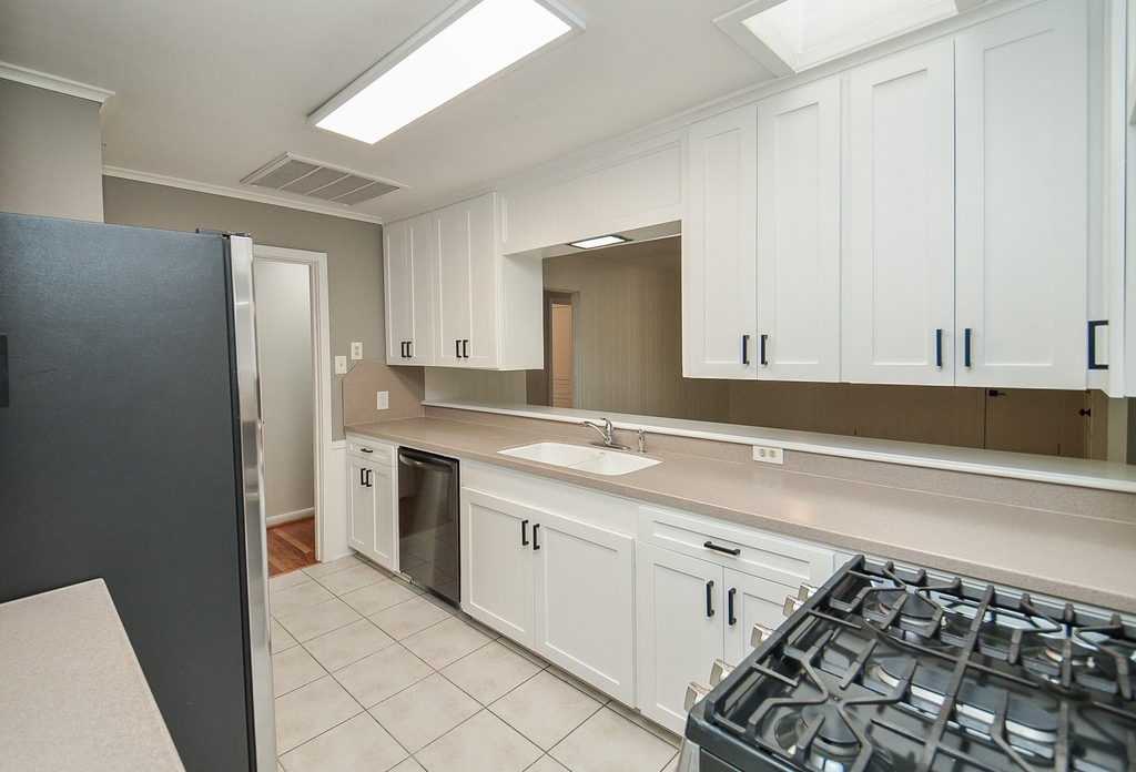 9817 Cedardale Drive - Photo 10