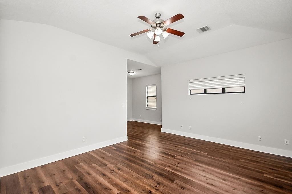1121 W 17th Street - Photo 17