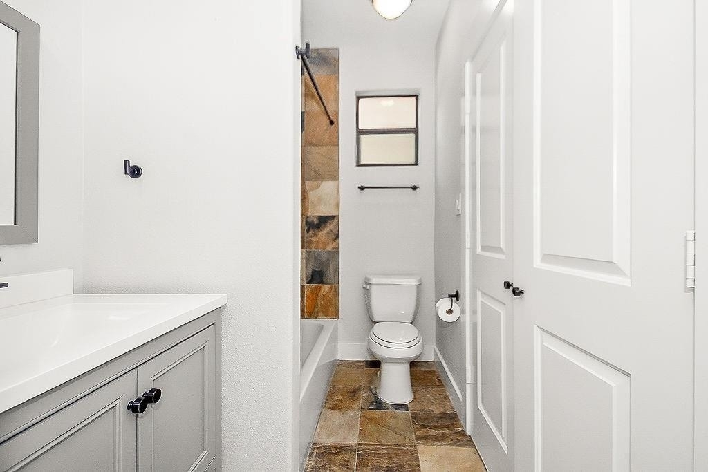 1121 W 17th Street - Photo 6