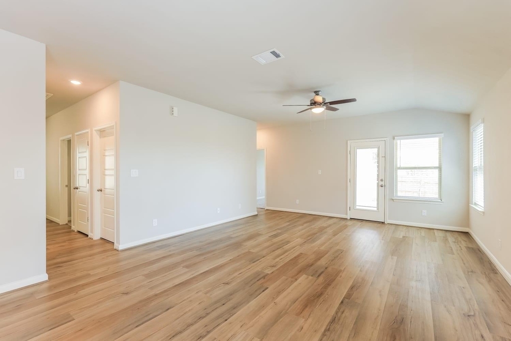 13134 Braxon Pass - Photo 3