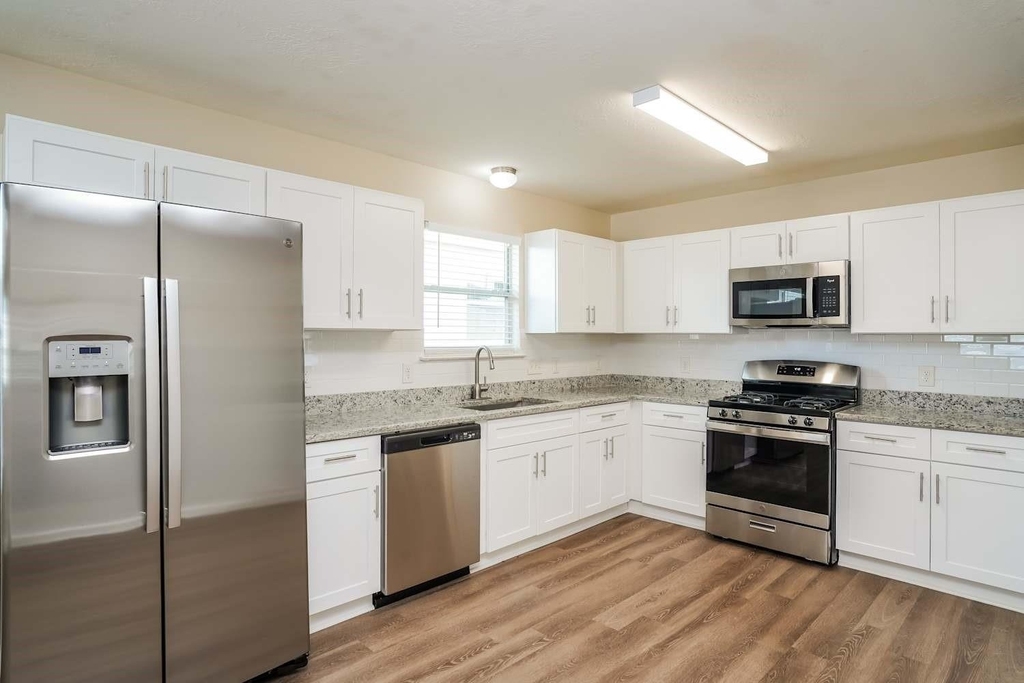 8583 Chaletford Drive - Photo 6