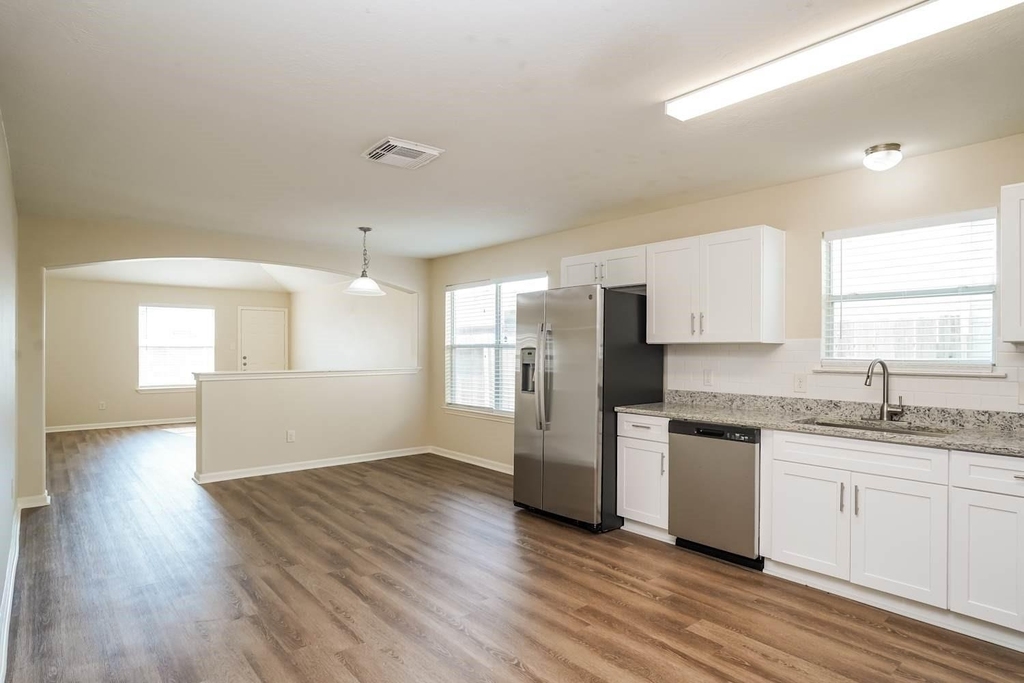 8583 Chaletford Drive - Photo 5