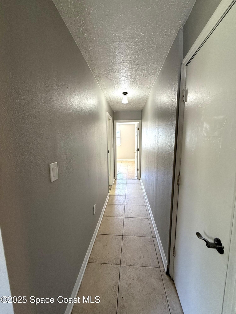 415 S Robbins Avenue - Photo 7