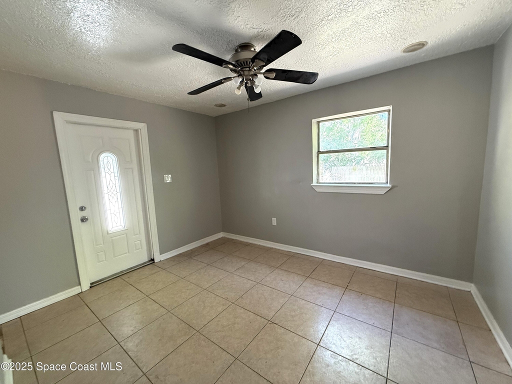 415 S Robbins Avenue - Photo 2