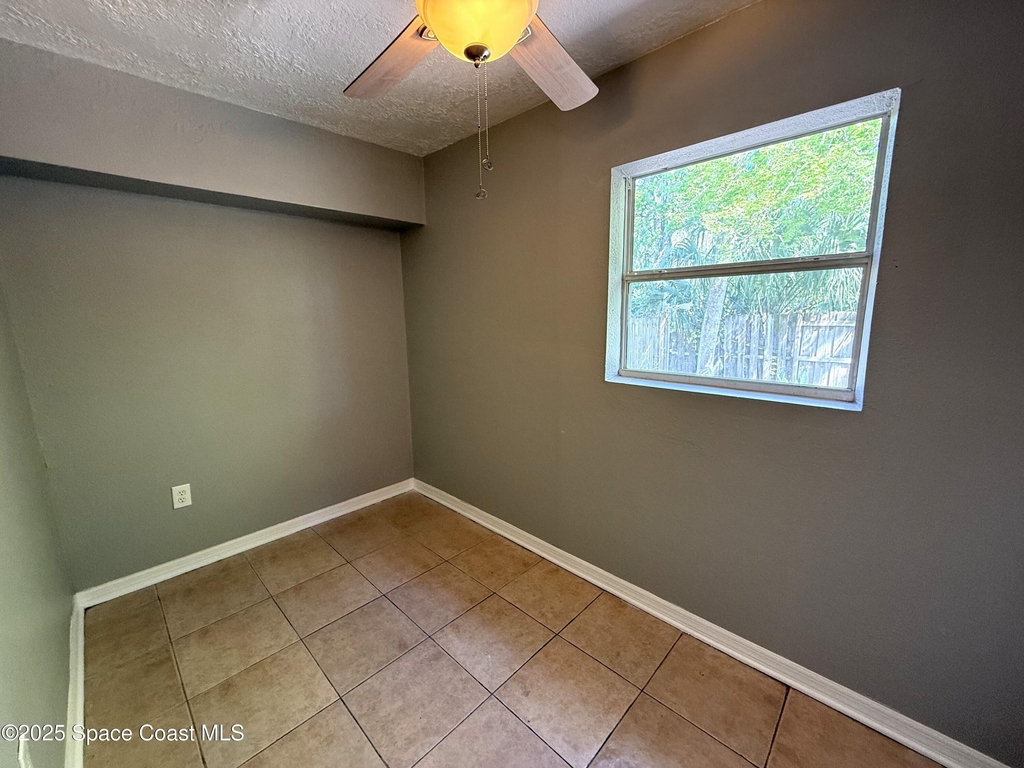 415 S Robbins Avenue - Photo 11