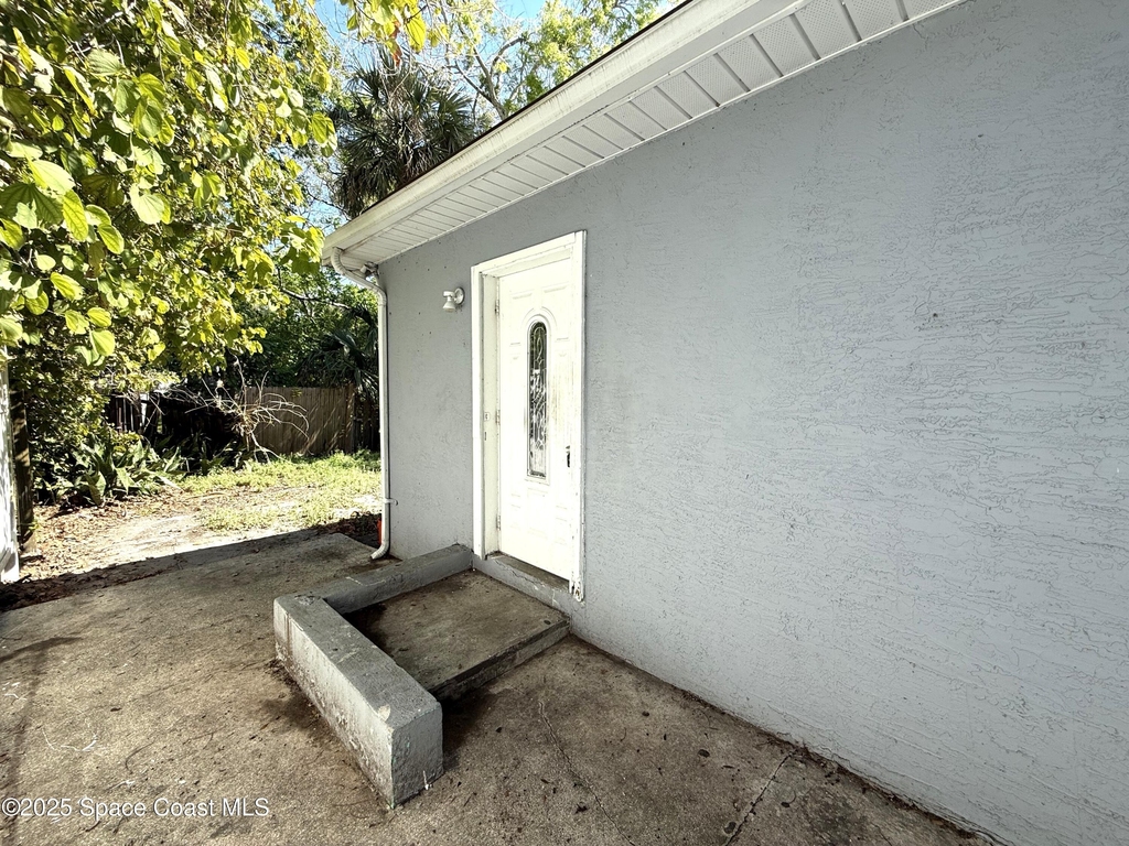415 S Robbins Avenue - Photo 0