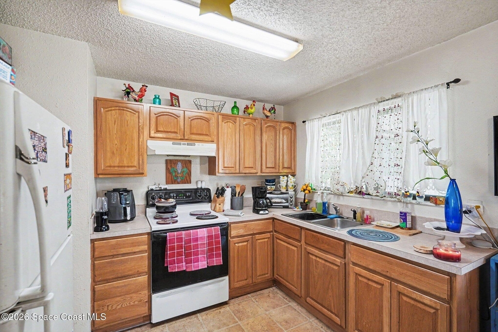 598 Black Horse Street Se - Photo 7