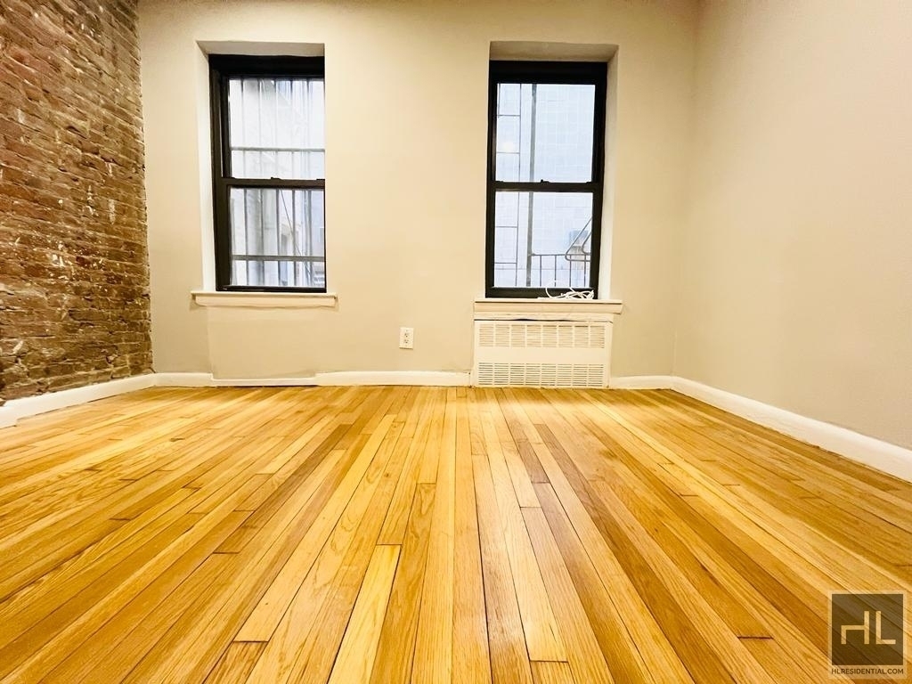 West 53 Street - Photo 3