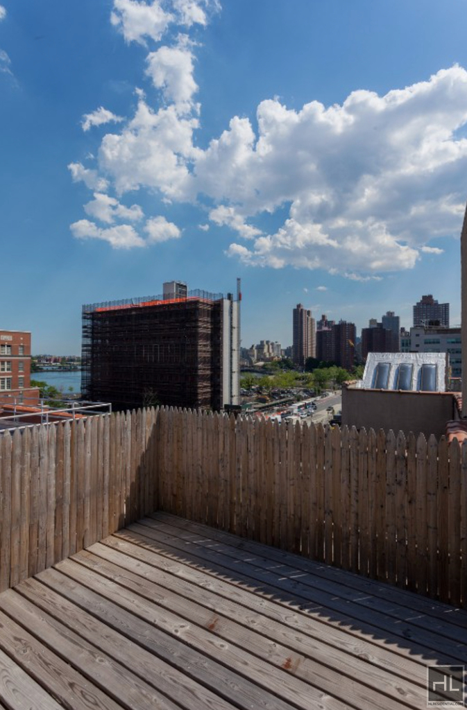 East 100th Street - Photo 6