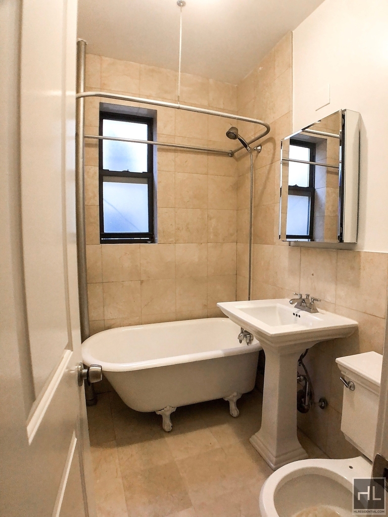 West 11th Street - Photo 4