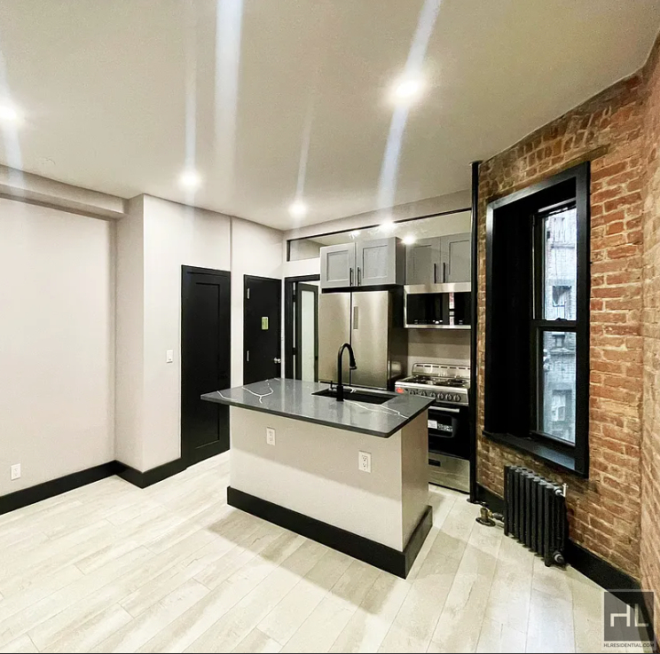 Second Avenue - Photo 2