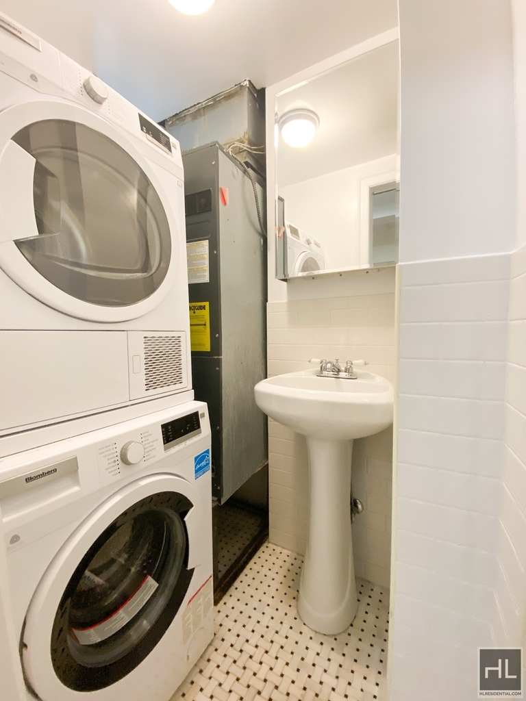 East 80th Street - Photo 7