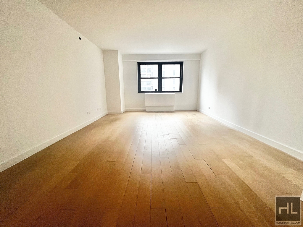 E 39th St - Photo 0