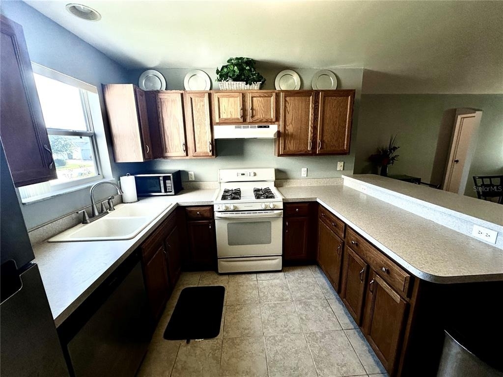 8036 Se 175th Malmaison Street - Photo 3