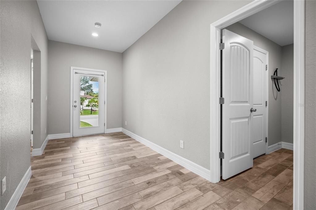 315 Sweetwater Drive - Photo 2