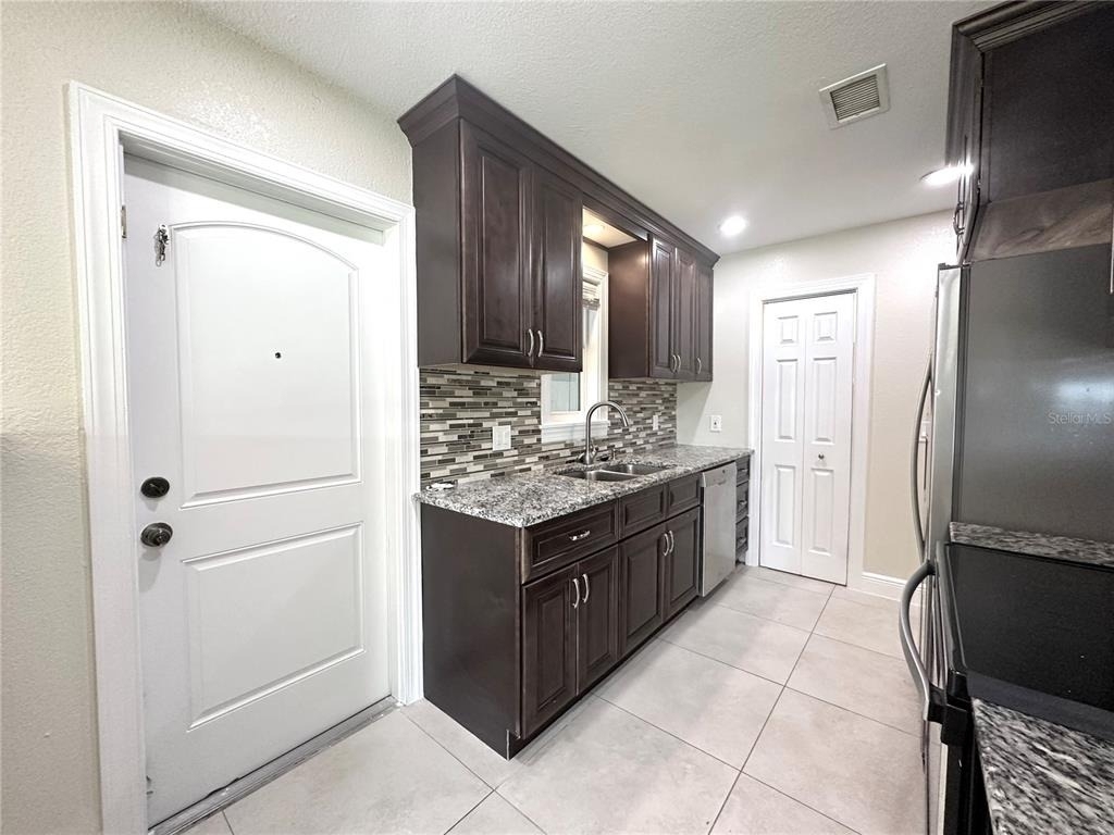 21402 Meehan Avenue - Photo 5