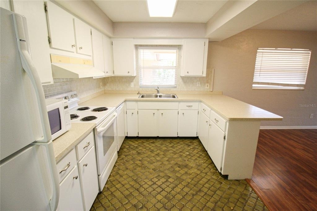2530 Terry Lane - Photo 4